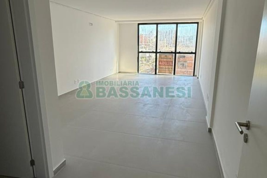 Sala com 81m², 2 vagas, no bairro Panazzolo em Caxias do Sul para Alugar
