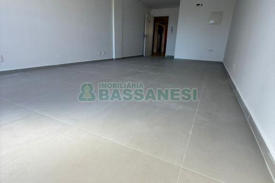 Sala com 81m², 2 vagas, no bairro Panazzolo em Caxias do Sul para Alugar