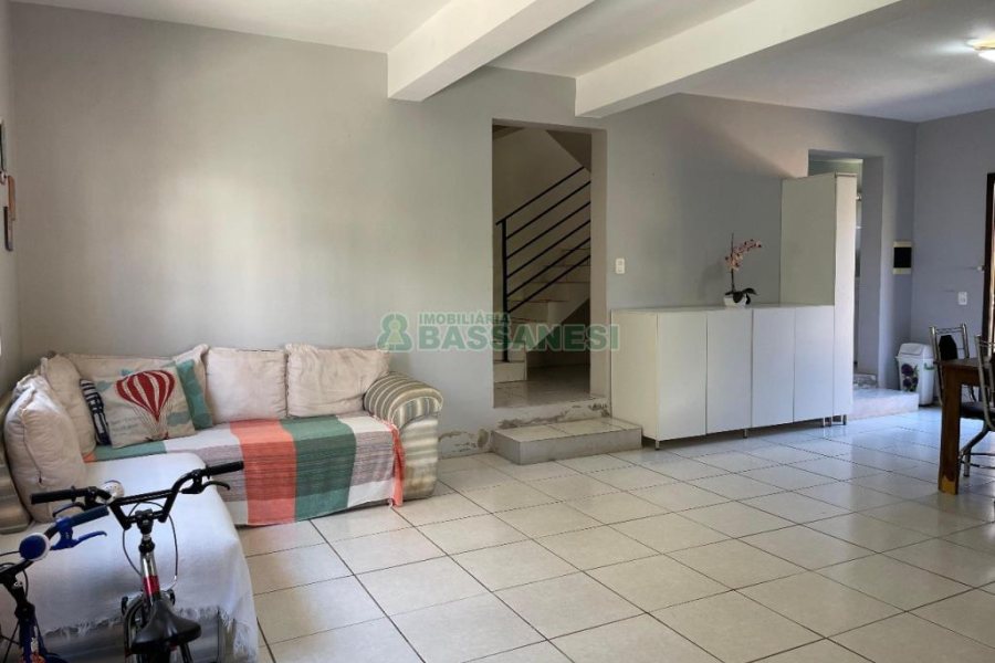 Casa com 450m², 4 dormitórios, 2 vagas, no bairro Rio Branco em Caxias do Sul para Comprar
