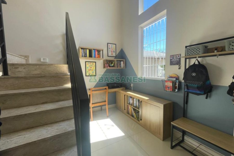 Casa com 450m², 4 dormitórios, 2 vagas, no bairro Rio Branco em Caxias do Sul para Comprar