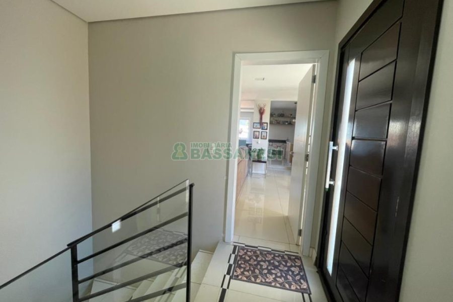 Casa com 450m², 4 dormitórios, 2 vagas, no bairro Rio Branco em Caxias do Sul para Comprar