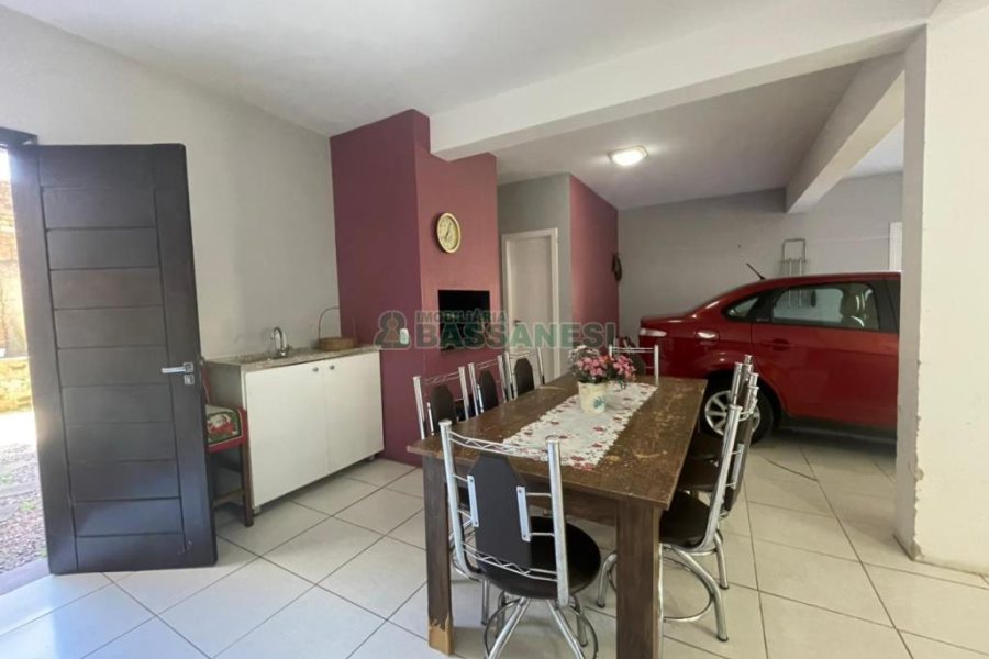 Casa com 450m², 4 dormitórios, 2 vagas, no bairro Rio Branco em Caxias do Sul para Comprar