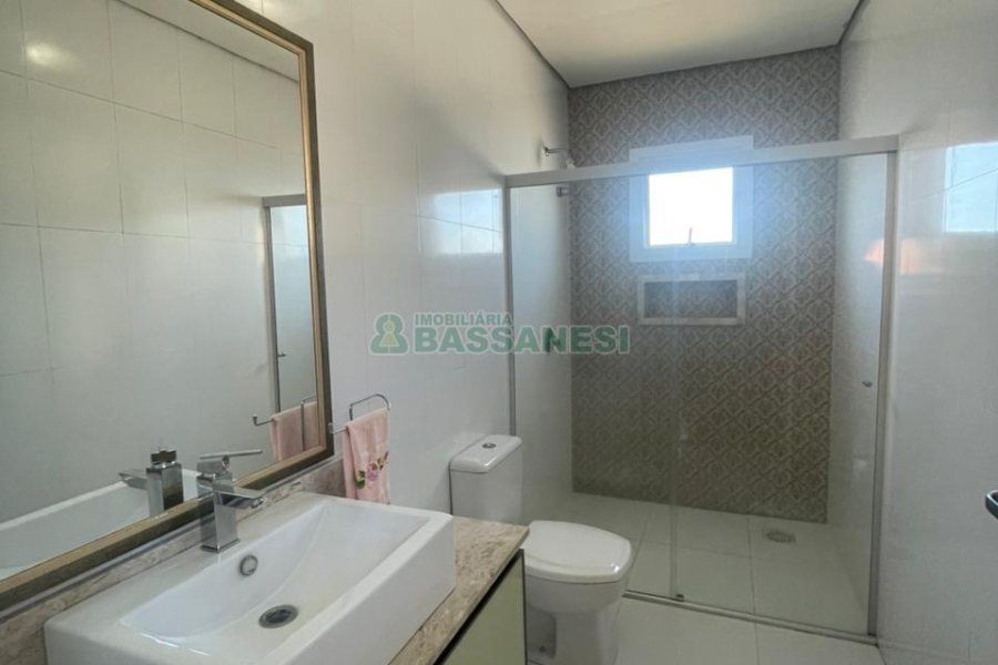 Casa com 450m², 4 dormitórios, 2 vagas, no bairro Rio Branco em Caxias do Sul para Comprar