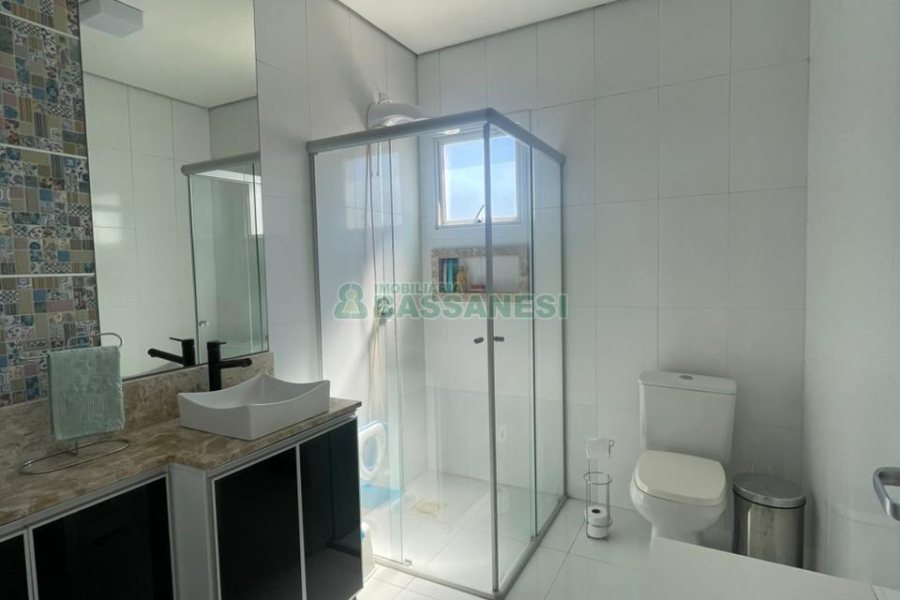 Casa com 450m², 4 dormitórios, 2 vagas, no bairro Rio Branco em Caxias do Sul para Comprar