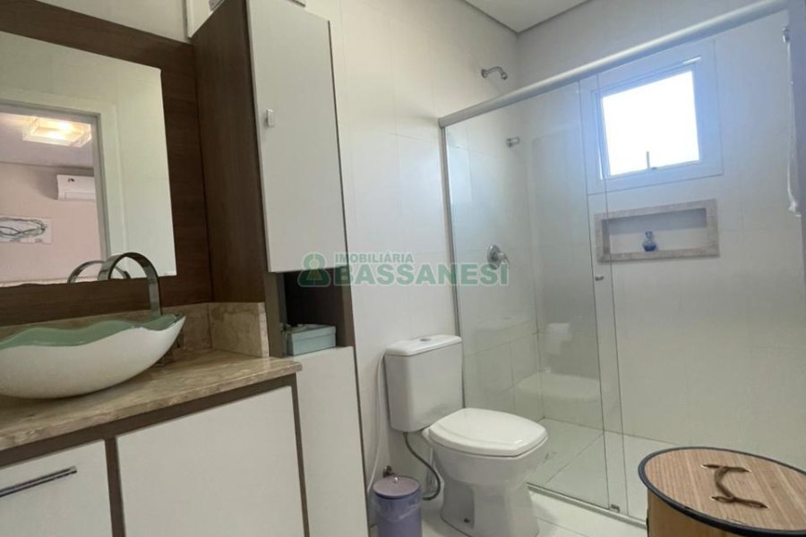 Casa com 450m², 4 dormitórios, 2 vagas, no bairro Rio Branco em Caxias do Sul para Comprar