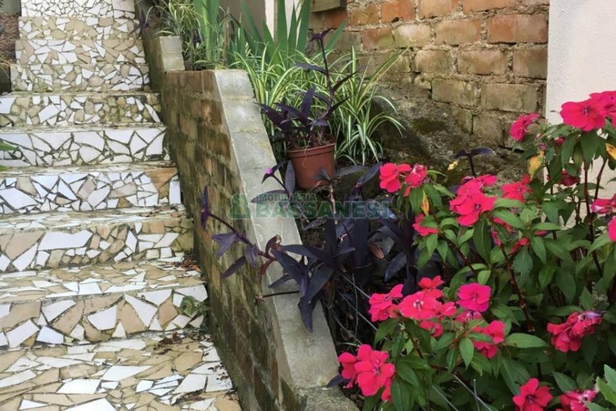 Casa com 450m², 4 dormitórios, 2 vagas, no bairro Rio Branco em Caxias do Sul para Comprar