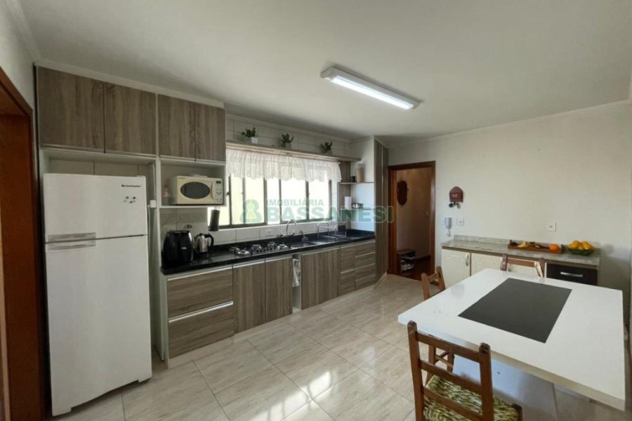 Apartamento com 115m², 3 dormitórios, 1 vaga, no bairro Marechal Floriano em Caxias do Sul para Comprar