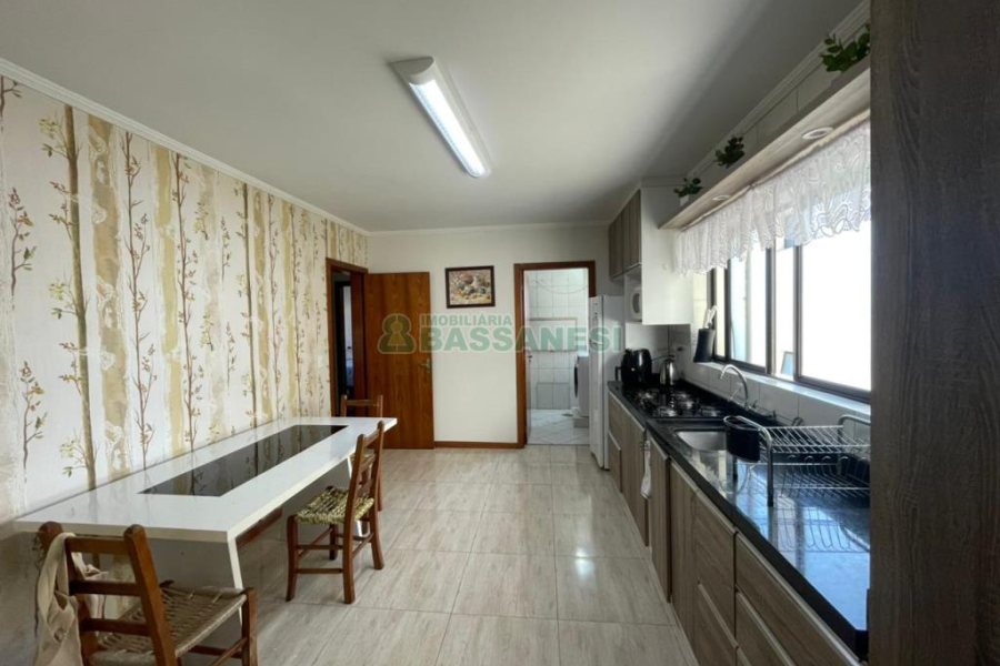 Apartamento com 115m², 3 dormitórios, 1 vaga, no bairro Marechal Floriano em Caxias do Sul para Comprar