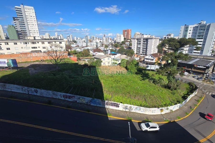 Kitinete com 47m², 1 vaga, no bairro Rio Branco em Caxias do Sul para Comprar