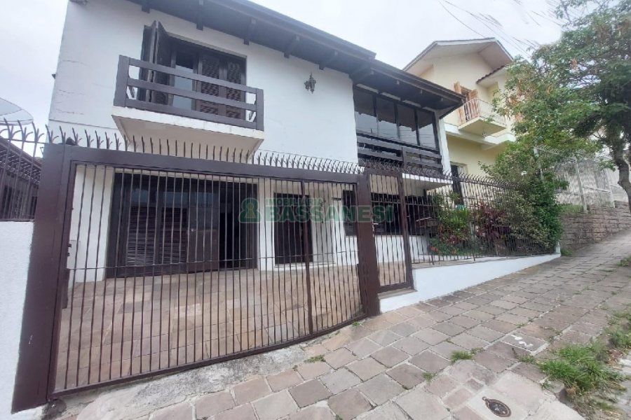 Casa com 160m², 3 dormitórios, 1 vaga, no bairro Rio Branco em Caxias do Sul para Alugar