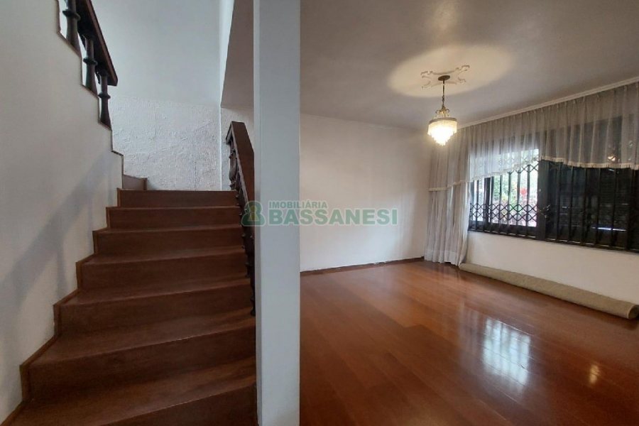 Casa com 160m², 3 dormitórios, 1 vaga, no bairro Rio Branco em Caxias do Sul para Alugar