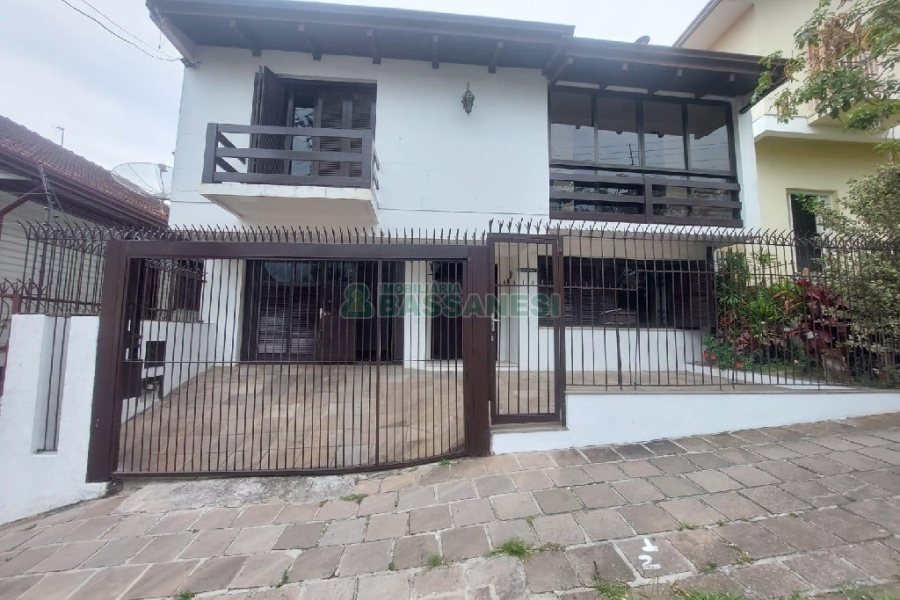 Casa com 160m², 3 dormitórios, 1 vaga, no bairro Rio Branco em Caxias do Sul para Alugar