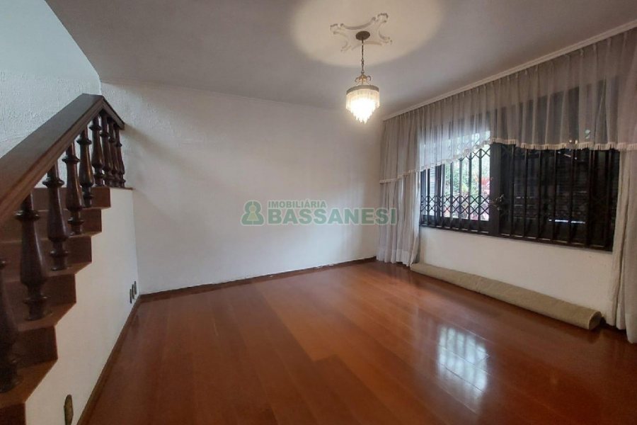 Casa com 160m², 3 dormitórios, 1 vaga, no bairro Rio Branco em Caxias do Sul para Alugar