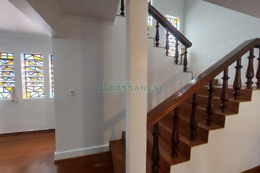 Casa com 160m², 3 dormitórios, 1 vaga, no bairro Rio Branco em Caxias do Sul para Alugar