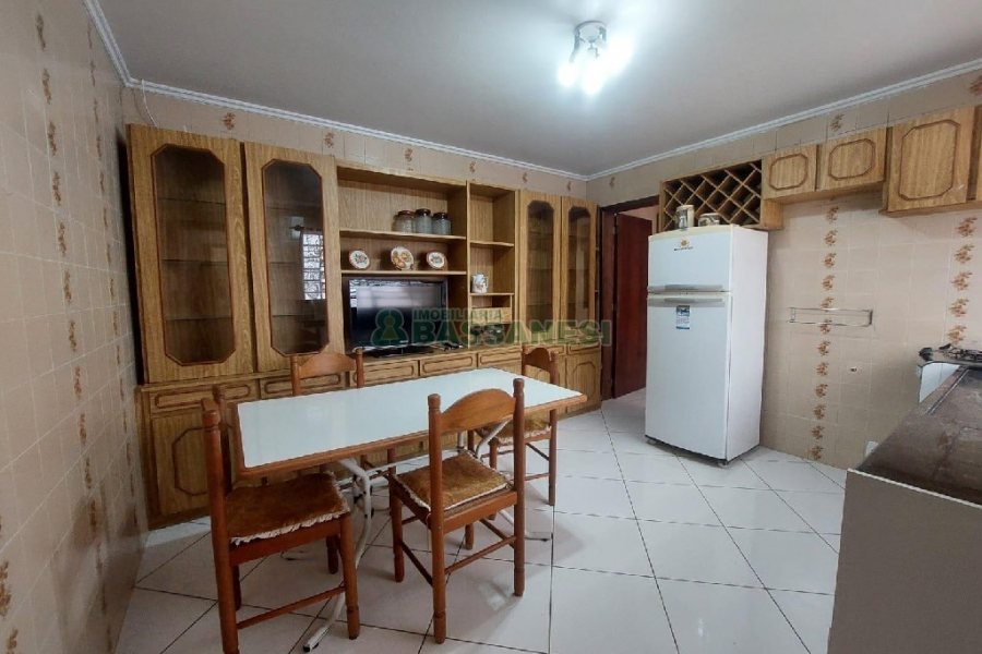 Casa com 160m², 3 dormitórios, 1 vaga, no bairro Rio Branco em Caxias do Sul para Alugar