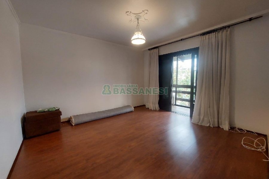 Casa com 160m², 3 dormitórios, 1 vaga, no bairro Rio Branco em Caxias do Sul para Alugar