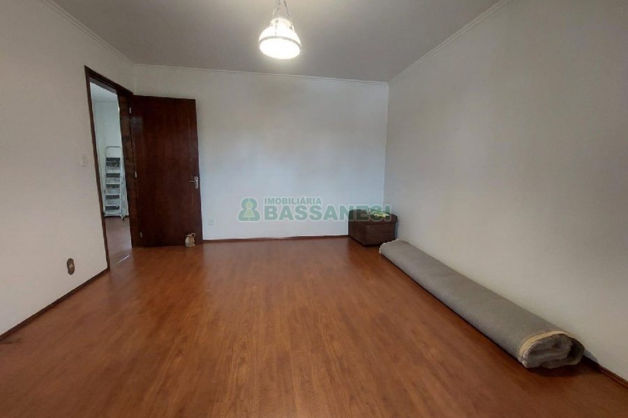 Casa com 160m², 3 dormitórios, 1 vaga, no bairro Rio Branco em Caxias do Sul para Alugar