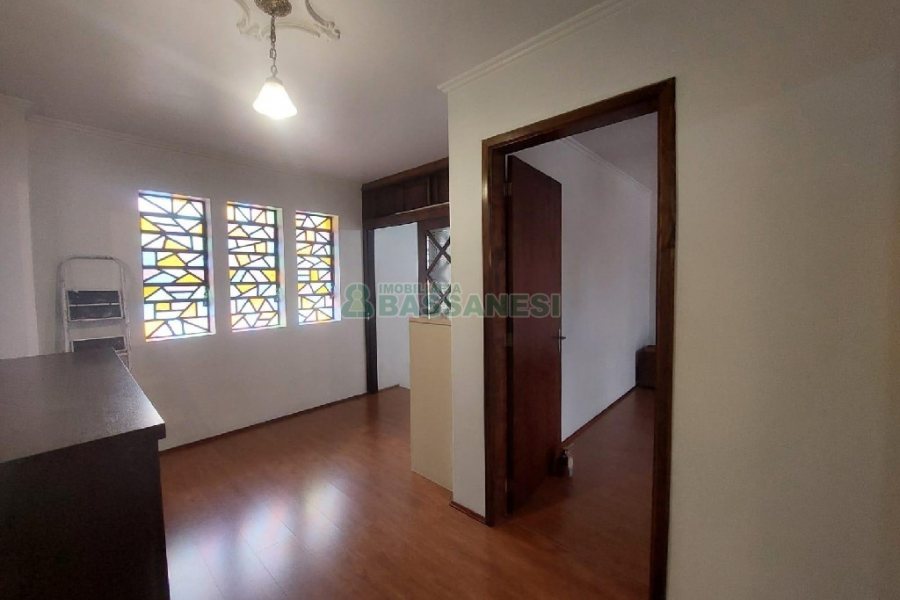 Casa com 160m², 3 dormitórios, 1 vaga, no bairro Rio Branco em Caxias do Sul para Alugar