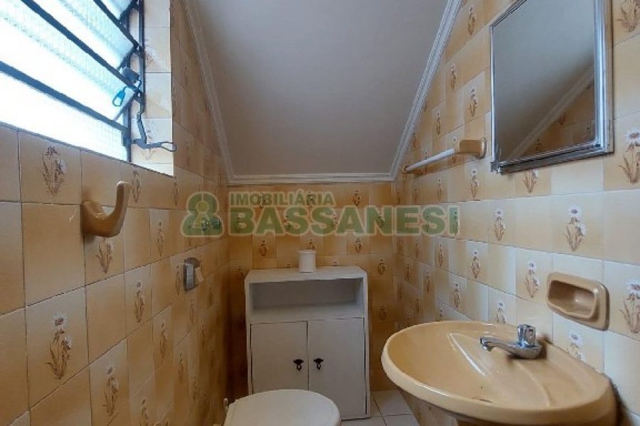 Casa com 160m², 3 dormitórios, 1 vaga, no bairro Rio Branco em Caxias do Sul para Alugar