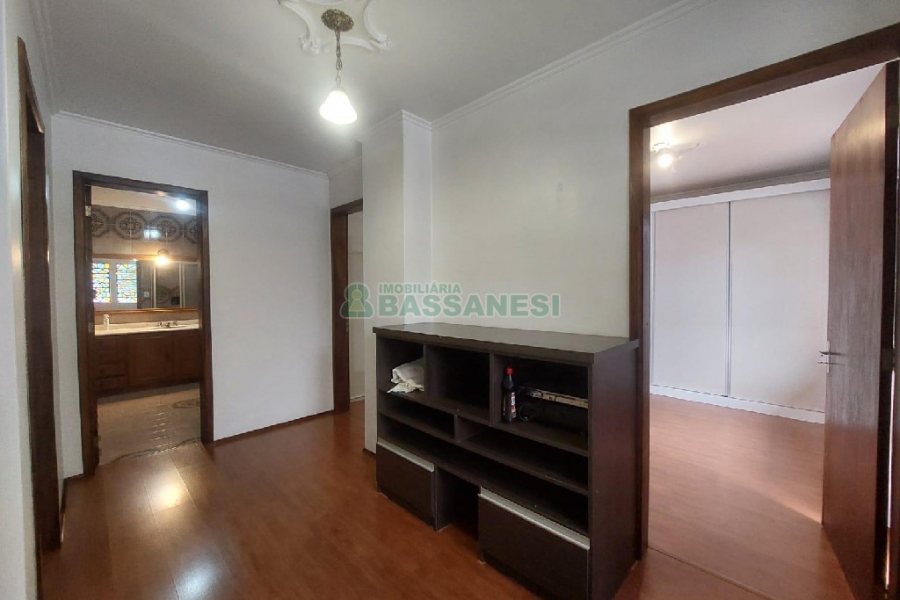 Casa com 160m², 3 dormitórios, 1 vaga, no bairro Rio Branco em Caxias do Sul para Alugar
