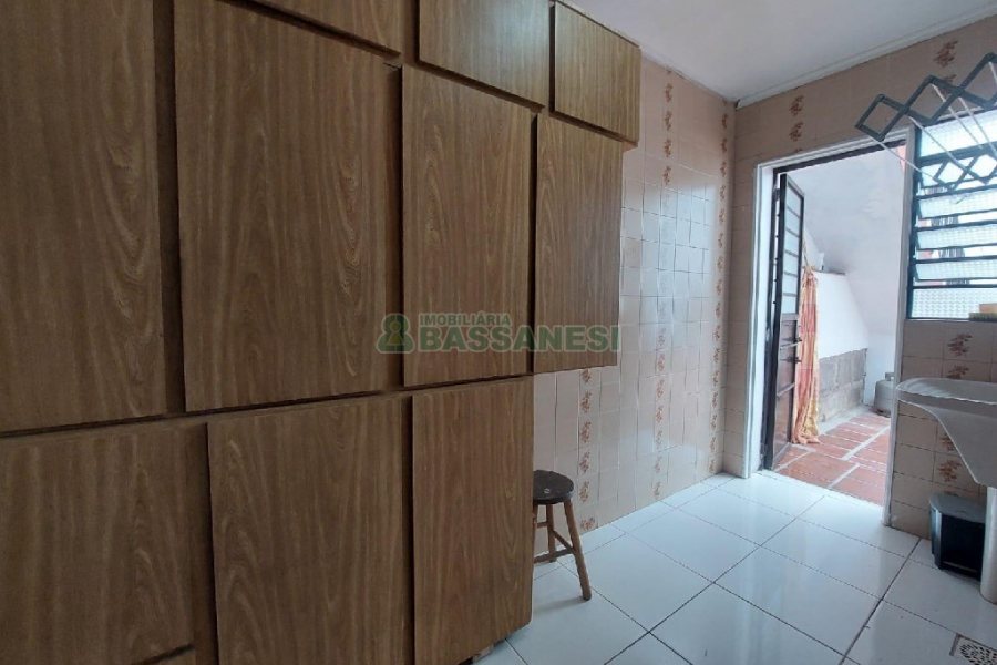 Casa com 160m², 3 dormitórios, 1 vaga, no bairro Rio Branco em Caxias do Sul para Alugar