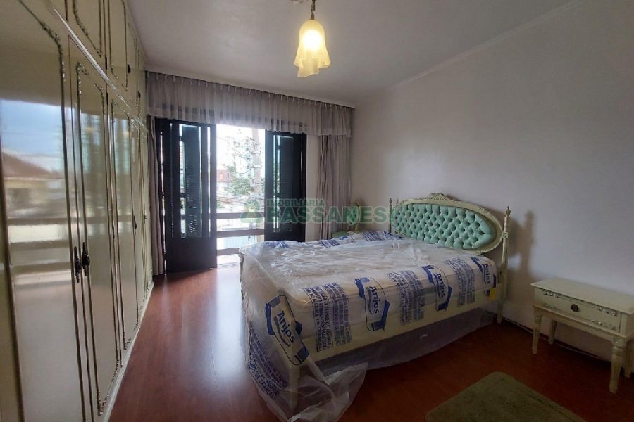 Casa com 160m², 3 dormitórios, 1 vaga, no bairro Rio Branco em Caxias do Sul para Alugar