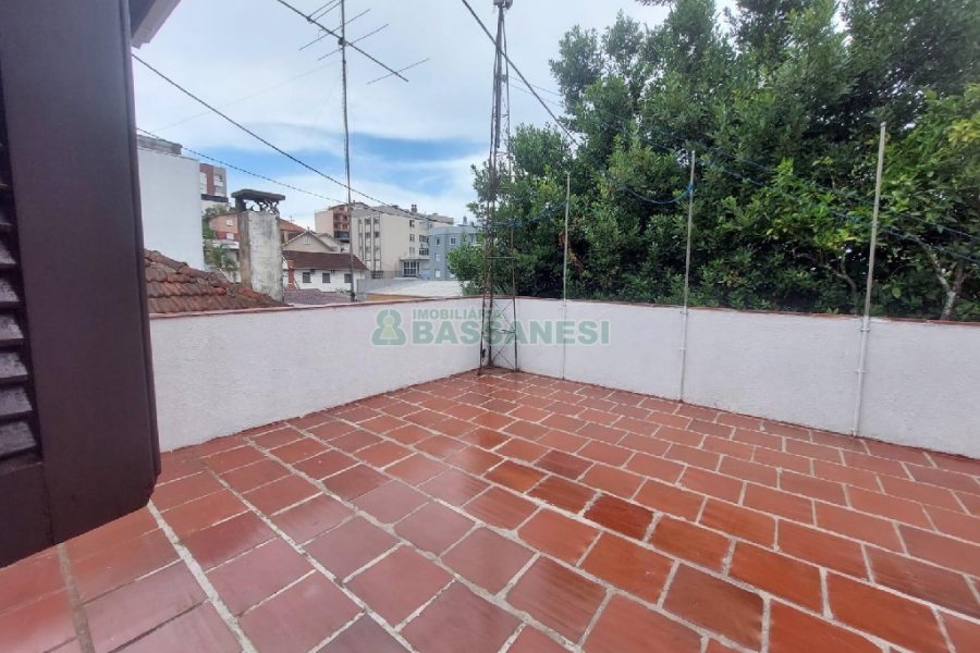 Casa com 160m², 3 dormitórios, 1 vaga, no bairro Rio Branco em Caxias do Sul para Alugar