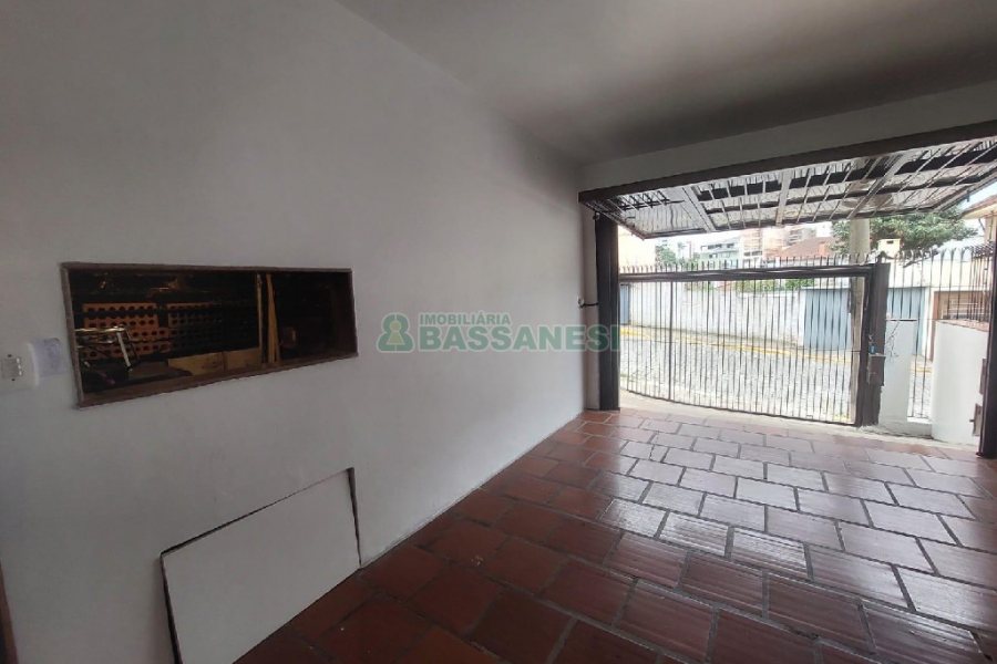 Casa com 160m², 3 dormitórios, 1 vaga, no bairro Rio Branco em Caxias do Sul para Alugar