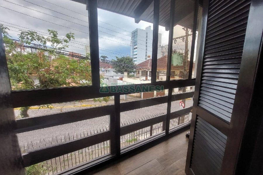 Casa com 160m², 3 dormitórios, 1 vaga, no bairro Rio Branco em Caxias do Sul para Alugar