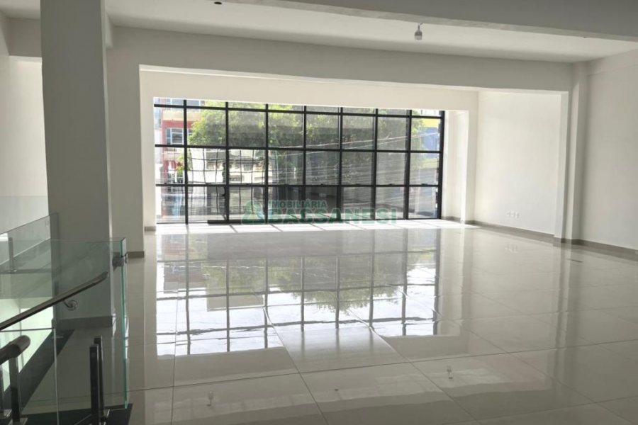 Predio com 1513m², 10 vagas, no bairro Pio X em Caxias do Sul para Alugar