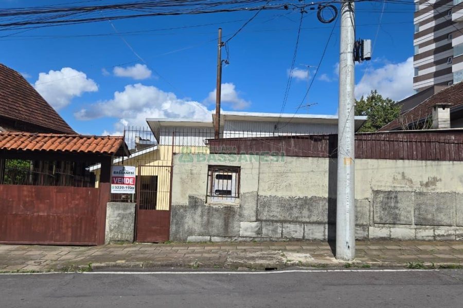 Casa com 222m², 4 dormitórios, 2 vagas, no bairro Marechal Floriano em Caxias do Sul para Comprar