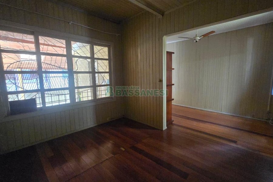 Casa com 222m², 4 dormitórios, 2 vagas, no bairro Marechal Floriano em Caxias do Sul para Comprar