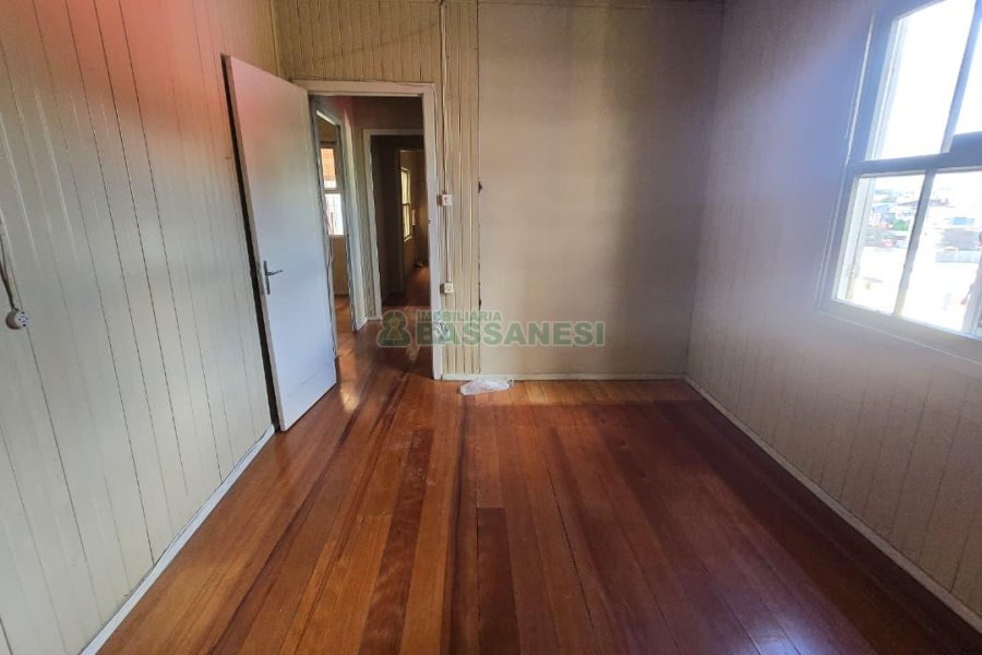 Casa com 222m², 4 dormitórios, 2 vagas, no bairro Marechal Floriano em Caxias do Sul para Comprar
