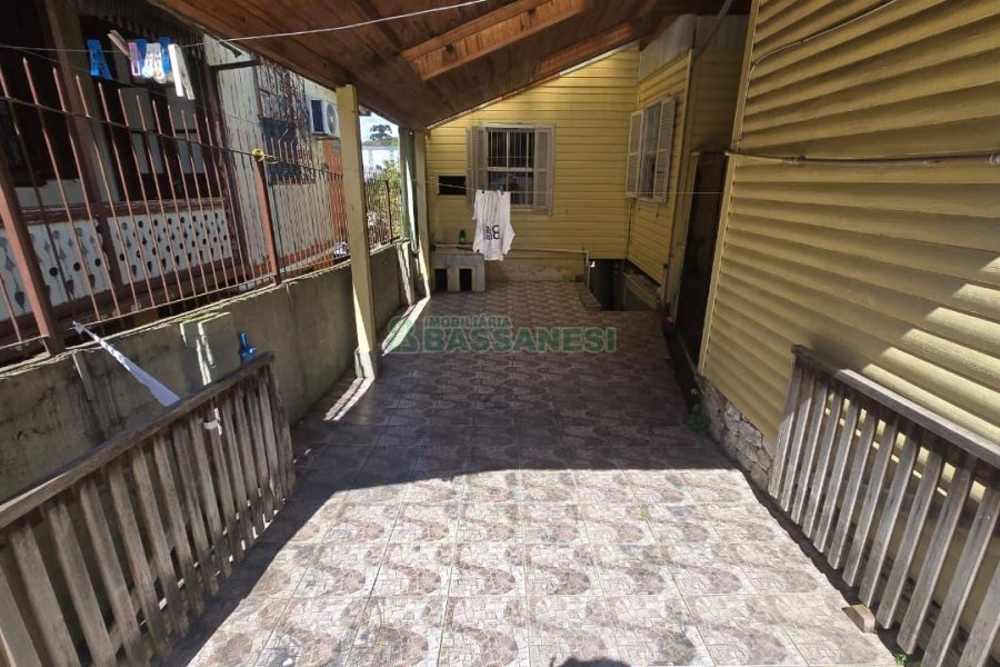 Casa com 222m², 4 dormitórios, 2 vagas, no bairro Marechal Floriano em Caxias do Sul para Comprar