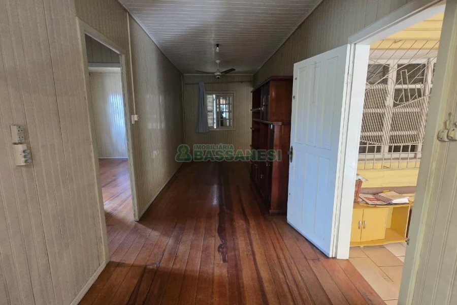 Casa com 222m², 4 dormitórios, 2 vagas, no bairro Marechal Floriano em Caxias do Sul para Comprar