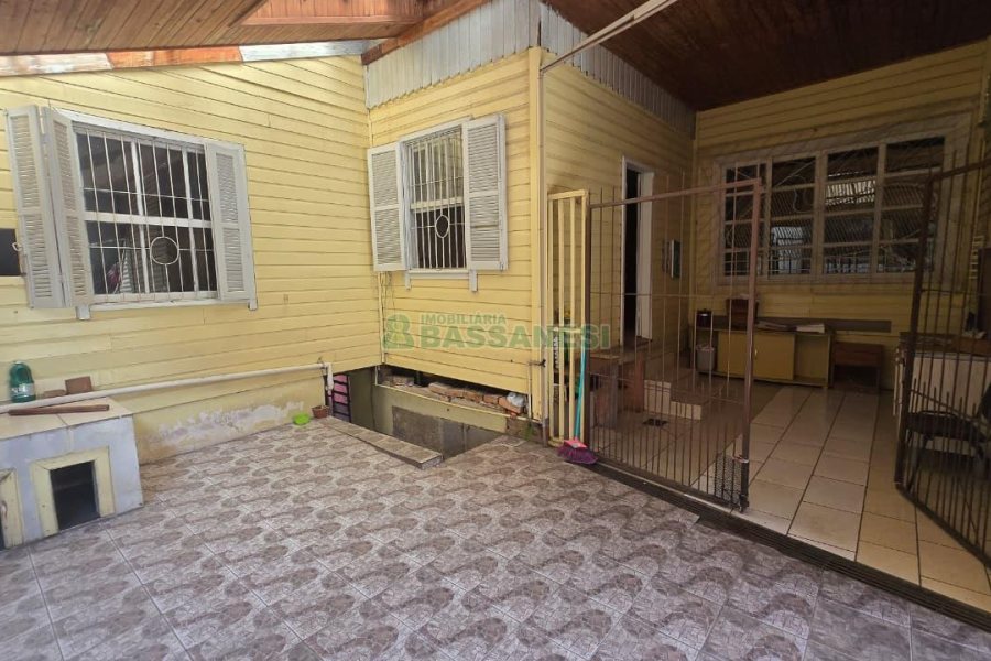 Casa com 222m², 4 dormitórios, 2 vagas, no bairro Marechal Floriano em Caxias do Sul para Comprar