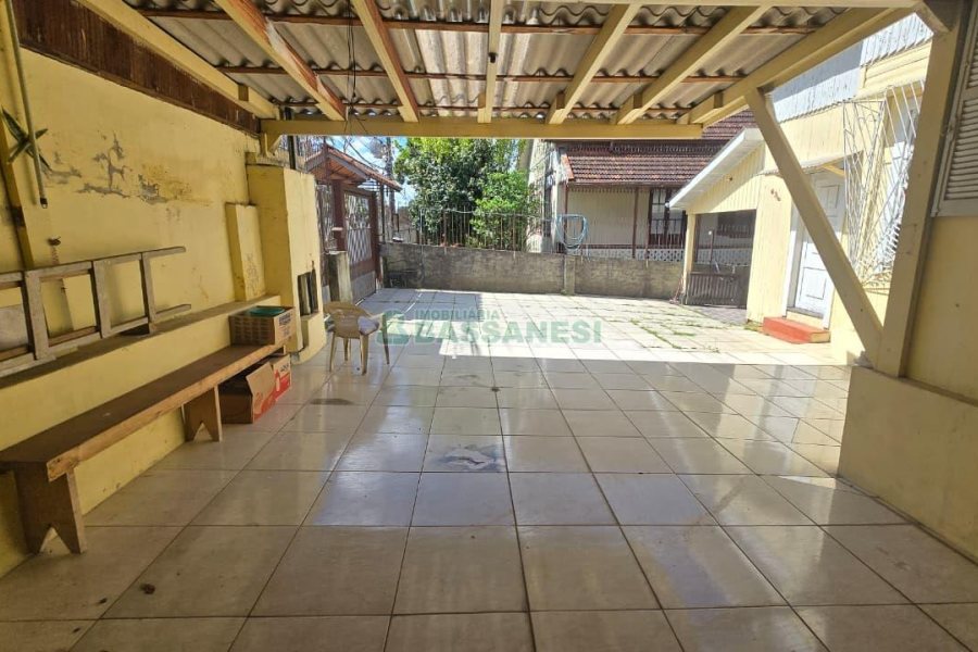 Casa com 222m², 4 dormitórios, 2 vagas, no bairro Marechal Floriano em Caxias do Sul para Comprar