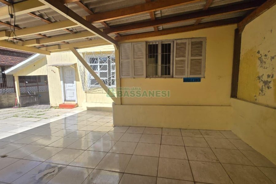 Casa com 222m², 4 dormitórios, 2 vagas, no bairro Marechal Floriano em Caxias do Sul para Comprar