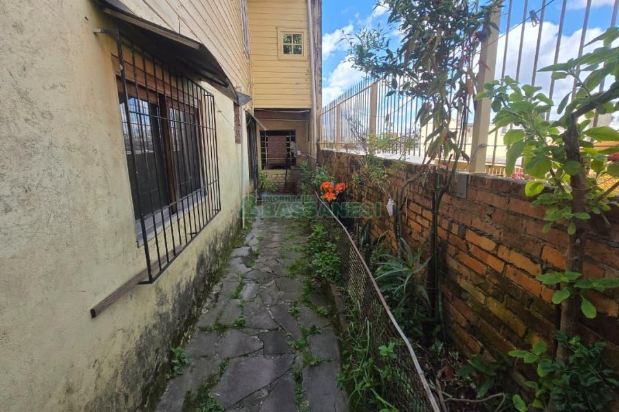 Casa com 222m², 4 dormitórios, 2 vagas, no bairro Marechal Floriano em Caxias do Sul para Comprar