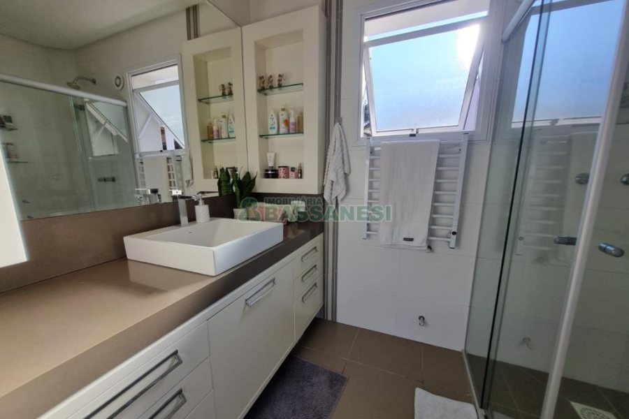 Apartamento com 96m², 2 dormitórios, 2 vagas, no bairro Colina Sorriso em Caxias do Sul para Comprar