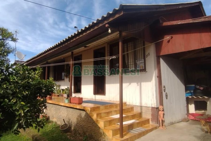 Casa com 146m², 3 dormitórios, 1 vaga, no bairro Diamantino em Caxias do Sul para Comprar