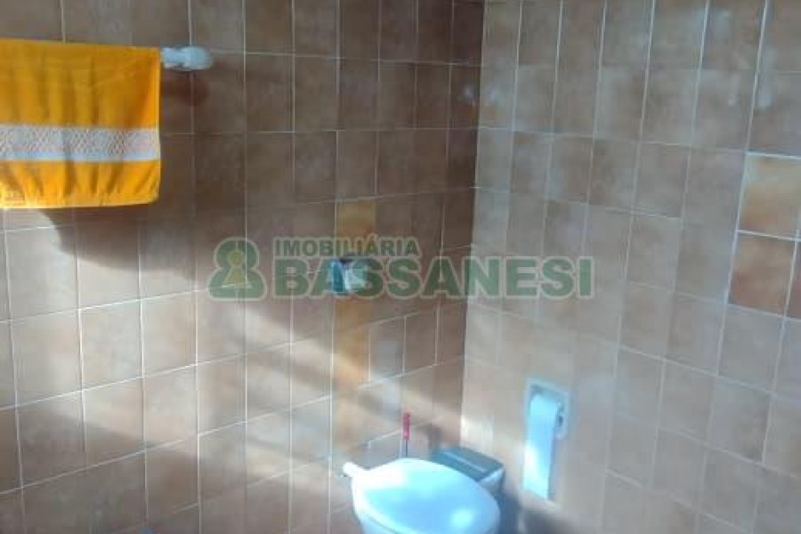 Casa com 146m², 3 dormitórios, 1 vaga, no bairro Diamantino em Caxias do Sul para Comprar