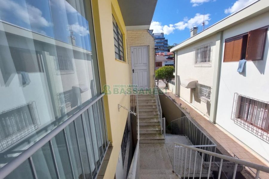Casa com 70m², 2 dormitórios, no bairro Petrópolis em Caxias do Sul para Alugar