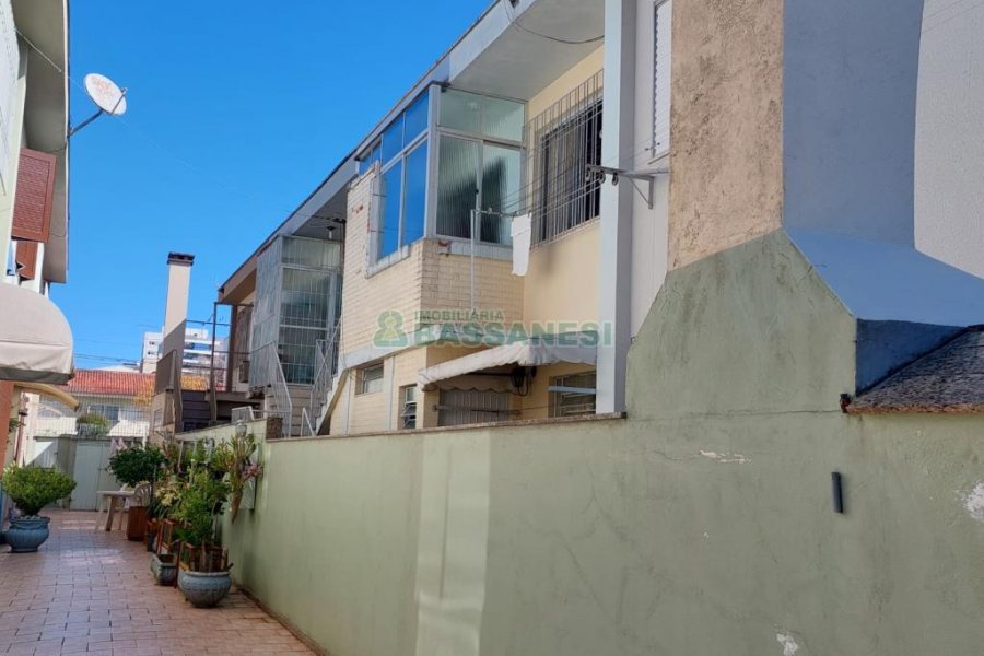 Casa com 70m², 2 dormitórios, no bairro Petrópolis em Caxias do Sul para Alugar
