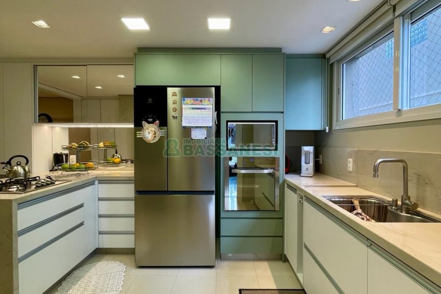 Apto Mobiliado com 181m², 3 dormitórios, 2 vagas, no bairro Exposição em Caxias do Sul para Alugar