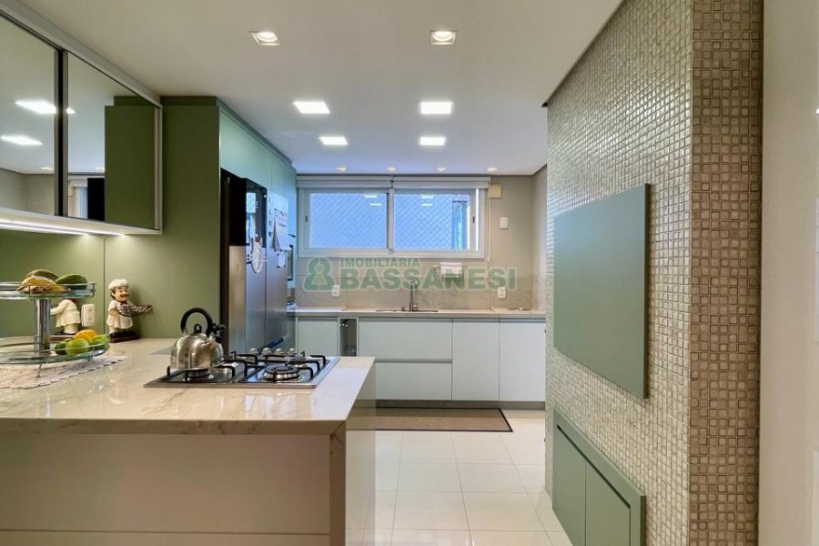 Apto Mobiliado com 181m², 3 dormitórios, 2 vagas, no bairro Exposição em Caxias do Sul para Alugar