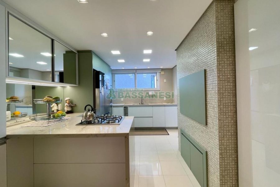 Apto Mobiliado com 181m², 3 dormitórios, 2 vagas, no bairro Exposição em Caxias do Sul para Alugar