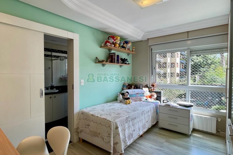 Apto Mobiliado com 181m², 3 dormitórios, 2 vagas, no bairro Exposição em Caxias do Sul para Alugar