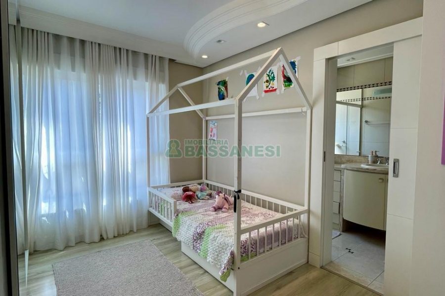 Apto Mobiliado com 181m², 3 dormitórios, 2 vagas, no bairro Exposição em Caxias do Sul para Alugar