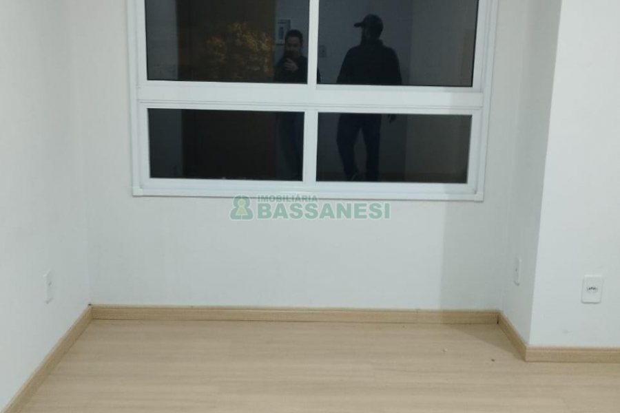 Apartamento com 47m², 2 dormitórios, 1 vaga, no bairro Nossa Senhora das Graças em Caxias do Sul para Alugar